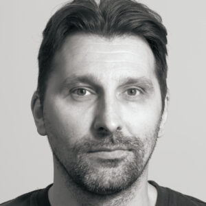 Portrait Loïc Pla Radioshop Noir Blanc